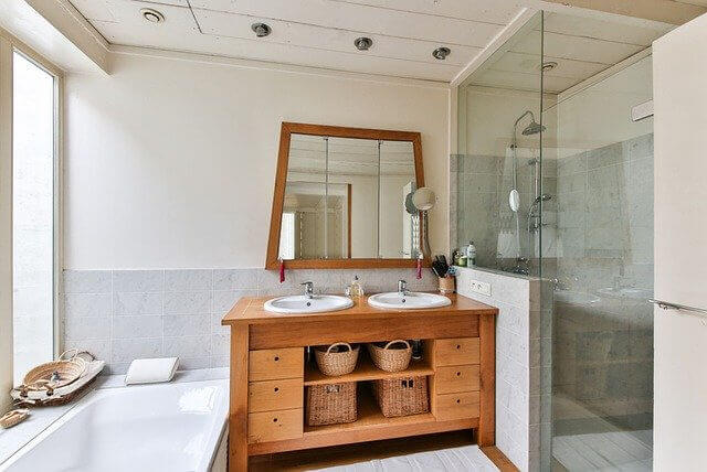 10 idées peu coûteuses pour une magnifique salle de bain dans un chalet