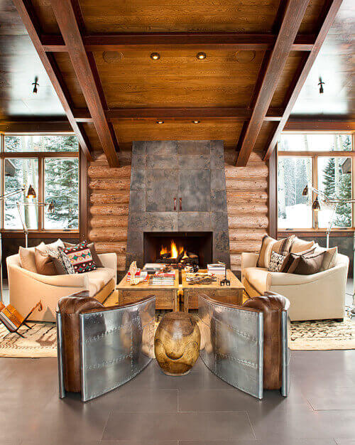 Un salon symétrique pour une maison en bois